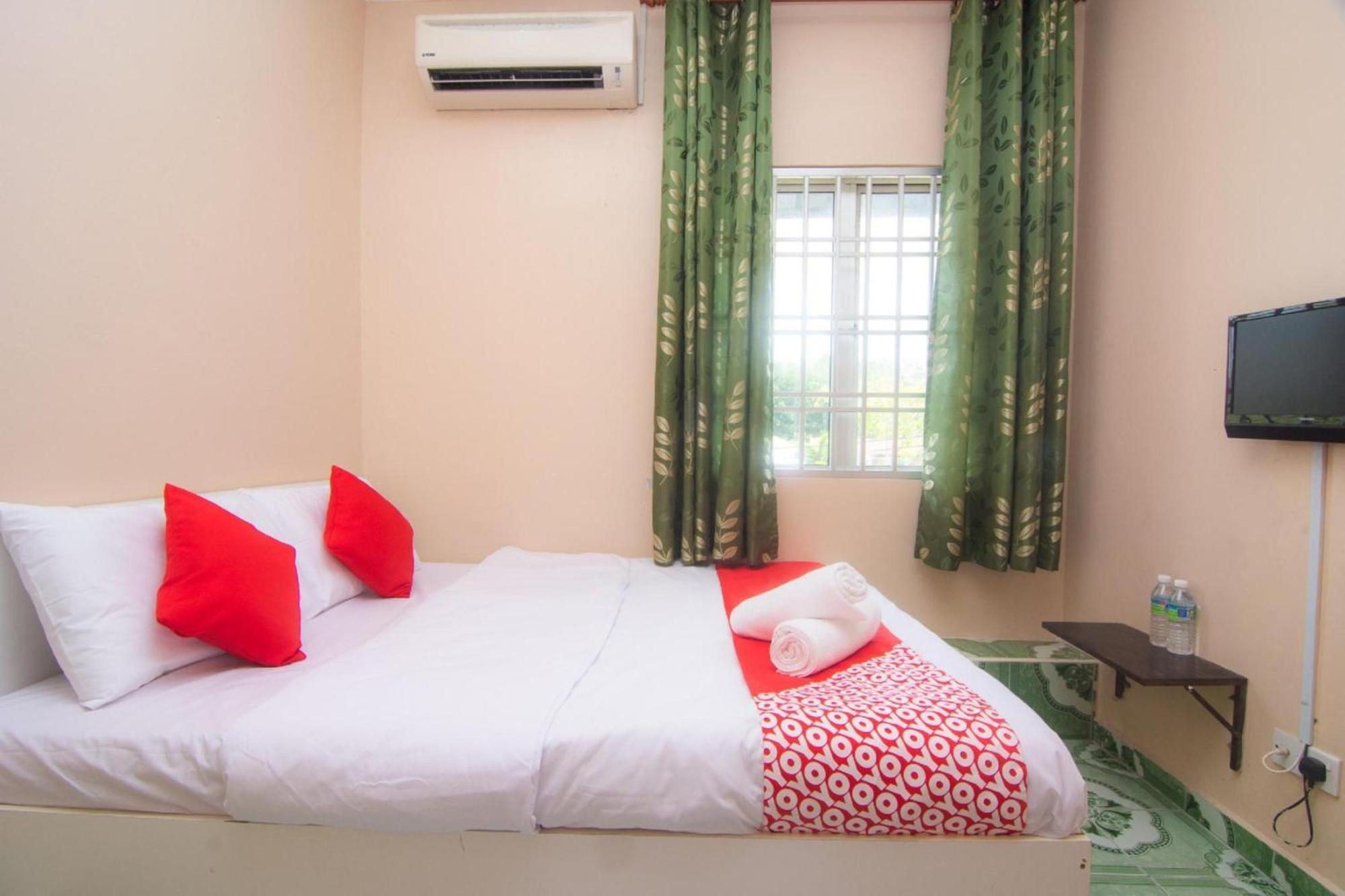 Oyo 1224 Hotel Hajah Rohayah Tanjong Malim Ngoại thất bức ảnh