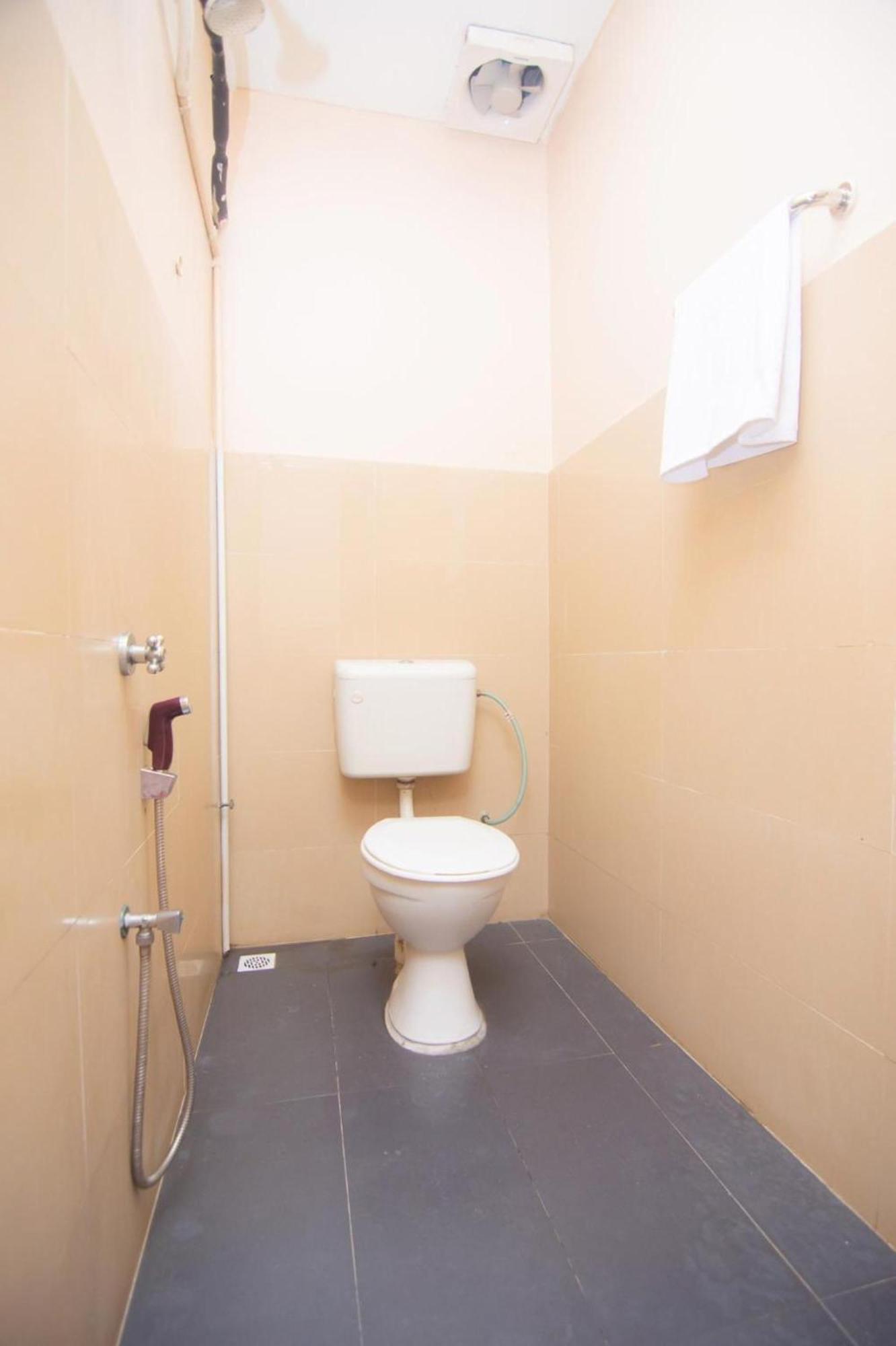 Oyo 1224 Hotel Hajah Rohayah Tanjong Malim Ngoại thất bức ảnh