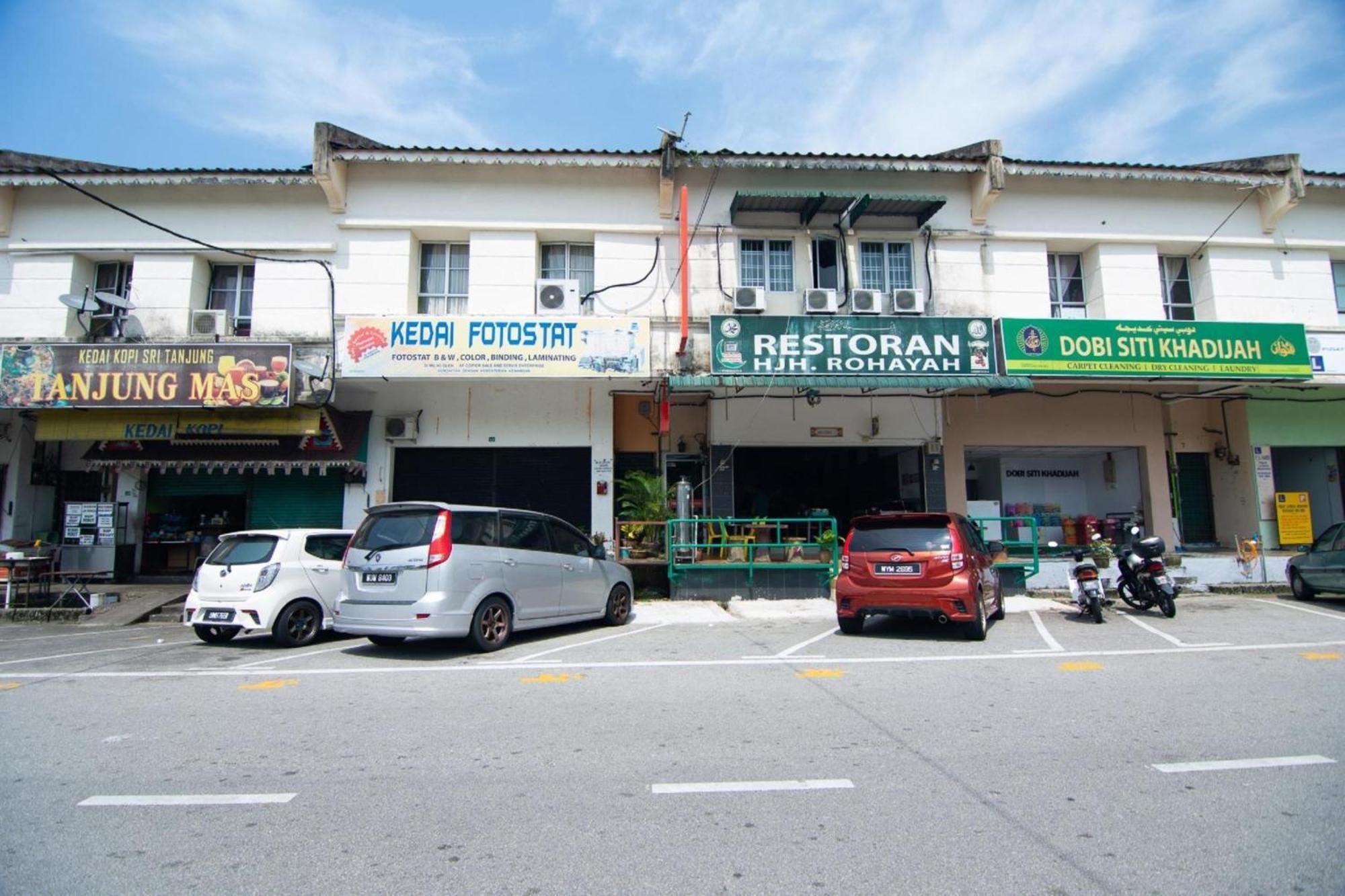 Oyo 1224 Hotel Hajah Rohayah Tanjong Malim Ngoại thất bức ảnh